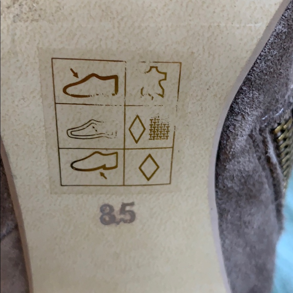 Steve Madden Suede Bootie- Size 8.5 - Picture 6 of 6